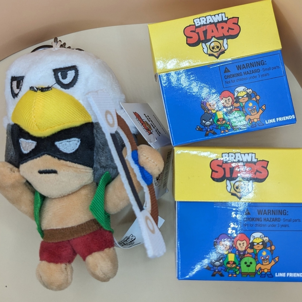 Brawl Stars Bundle with key chain shown + 2 blind minifigurine boxes (random)
